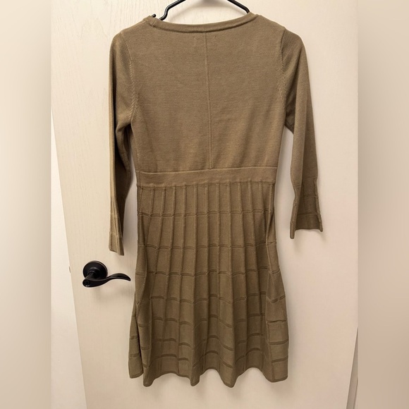 Calvin Klein Olive Green Knit Dress Size Small Cute Detail - Picture 5 of 8